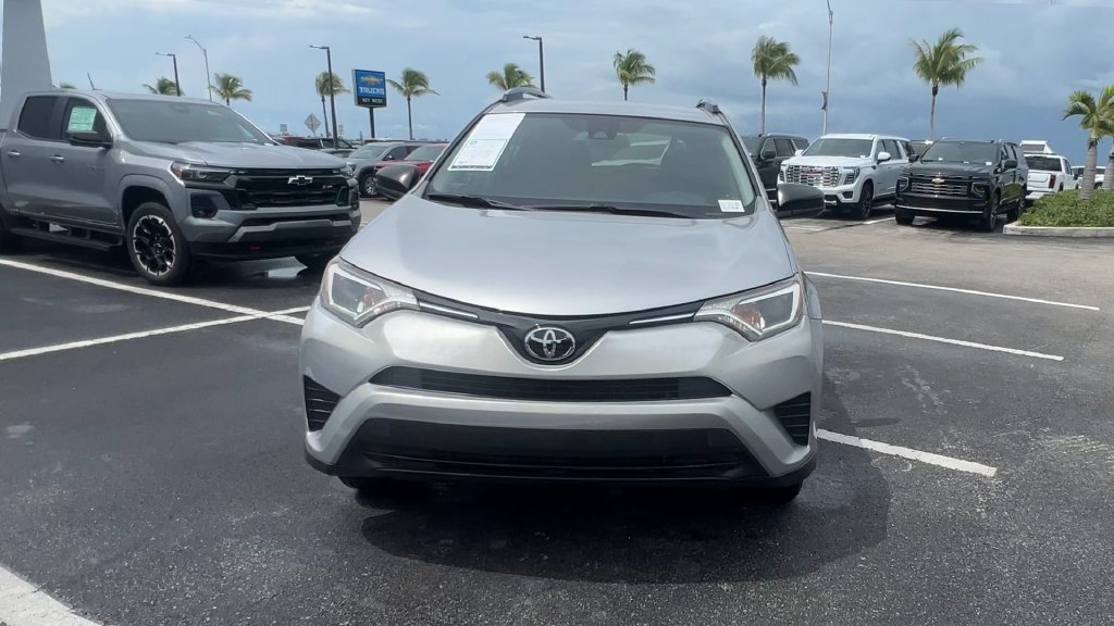 Used 2018 Silver Toyota LE image 3