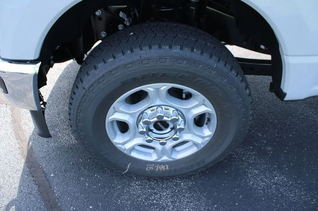 New 2026 Avalanche Ford F-350® XLT image 5