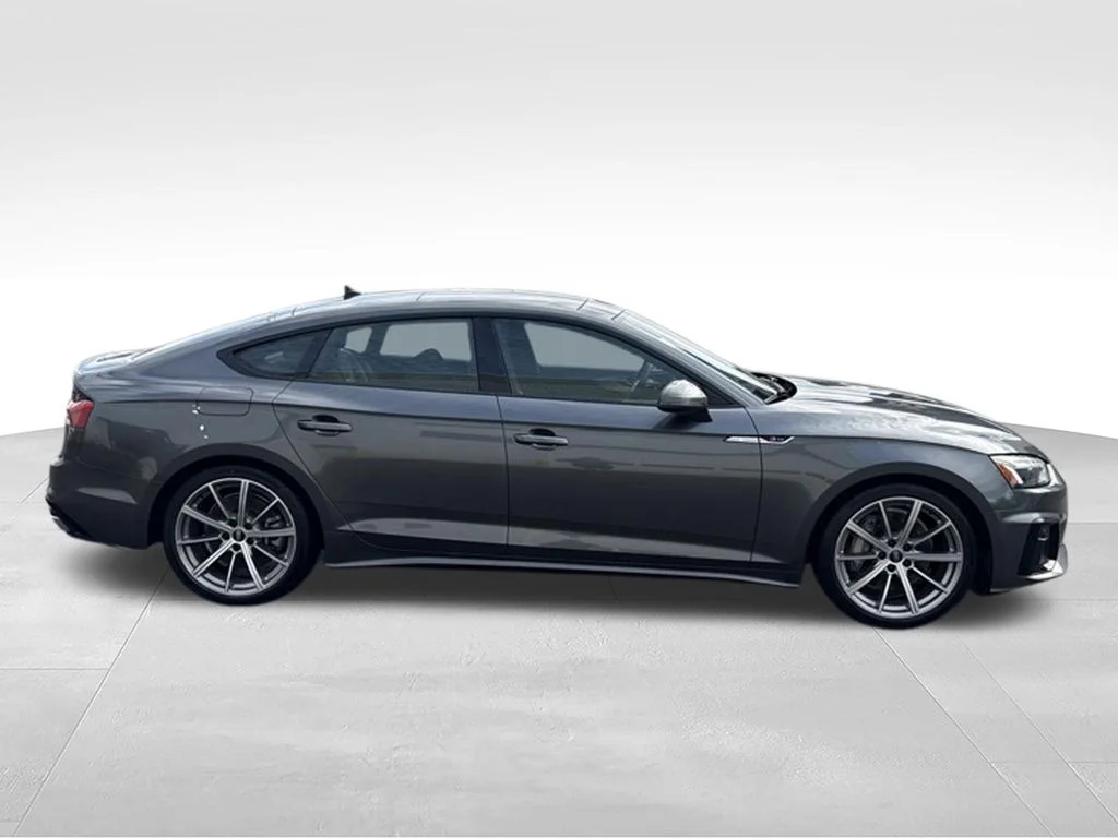 Used 2025 Daytona Gray Pearl Effect Audi 45 S line Premium image 8