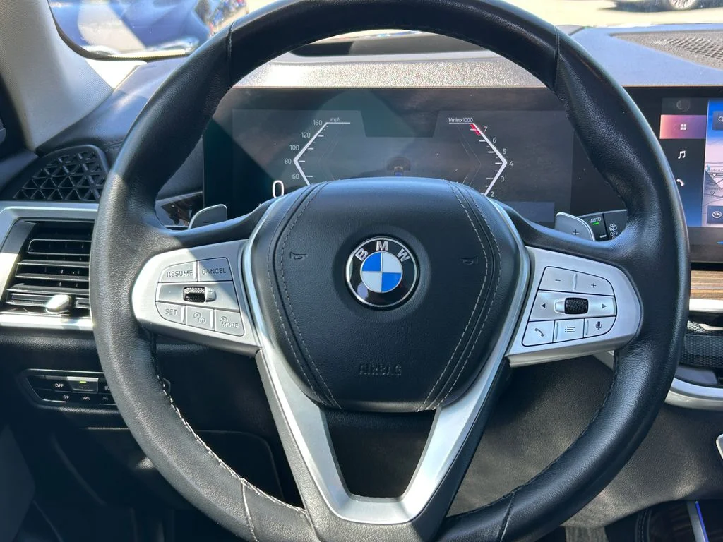 Used 2023 Green BMW xDrive40i image 18