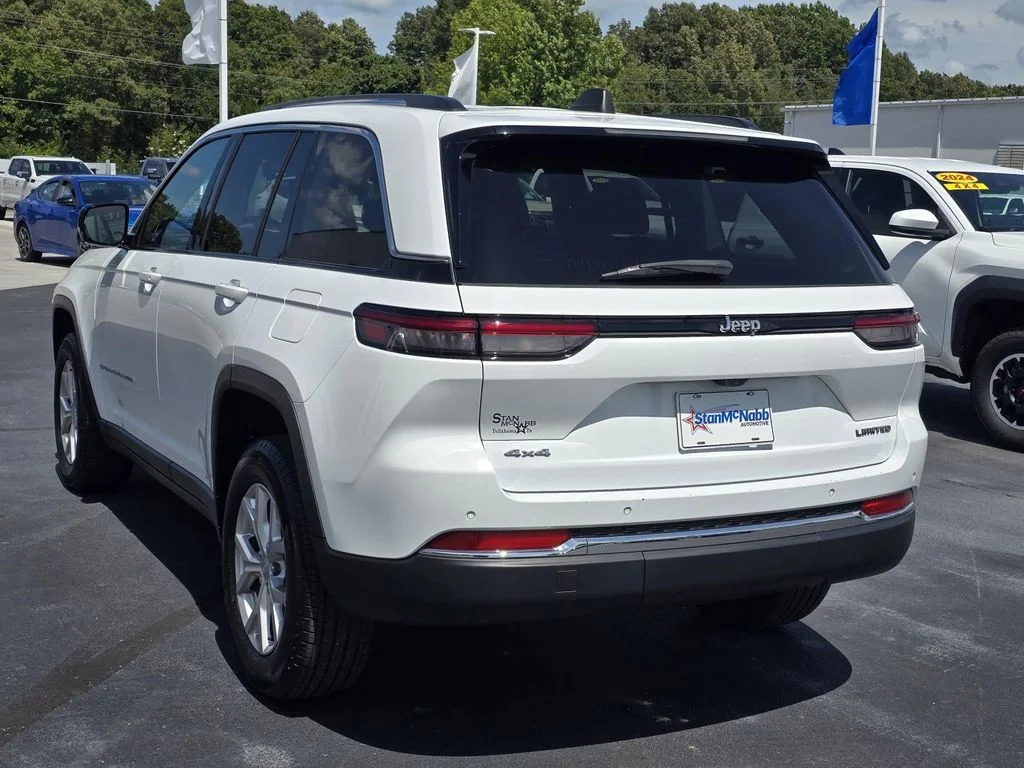 Used 2023 White Jeep Limited image 5