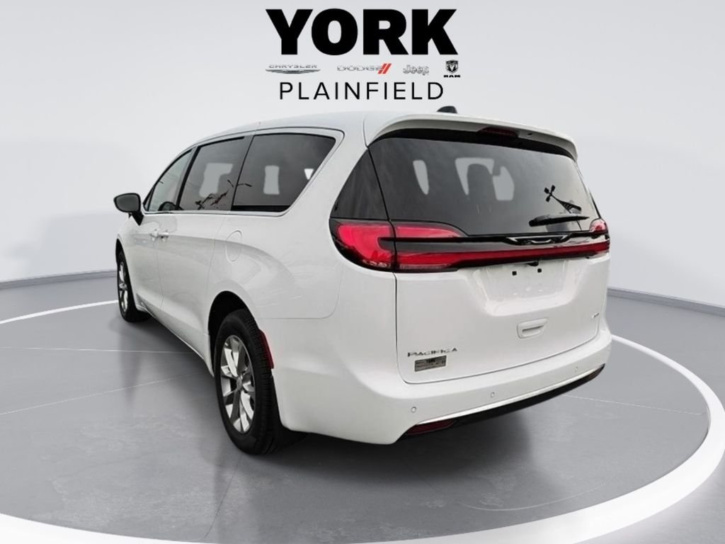New 2027 Bright White Clear-Coat Exterior Paint Chrysler Select image 3