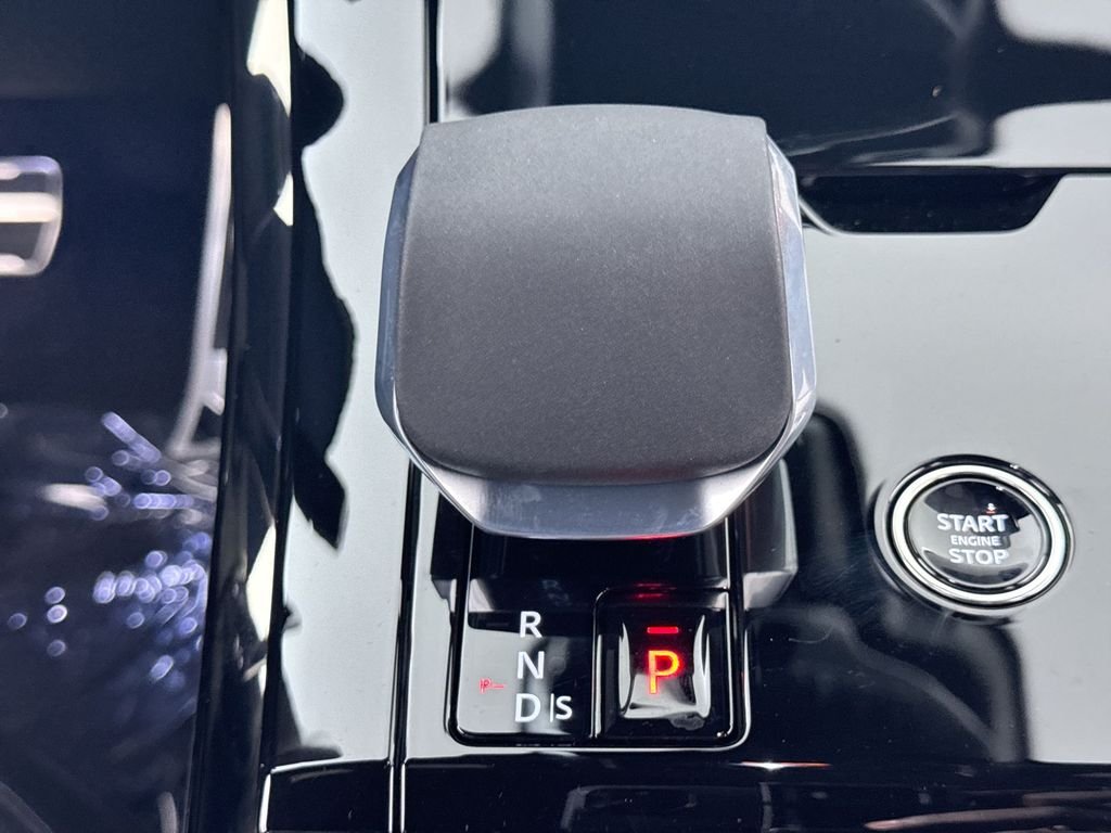 New 2026 Santorini Black Land Rover Dynamic SE image 18