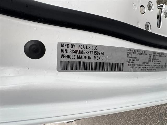 New 2026 Bright White Clear-Coat Exterior Paint Jeep Limited image 30