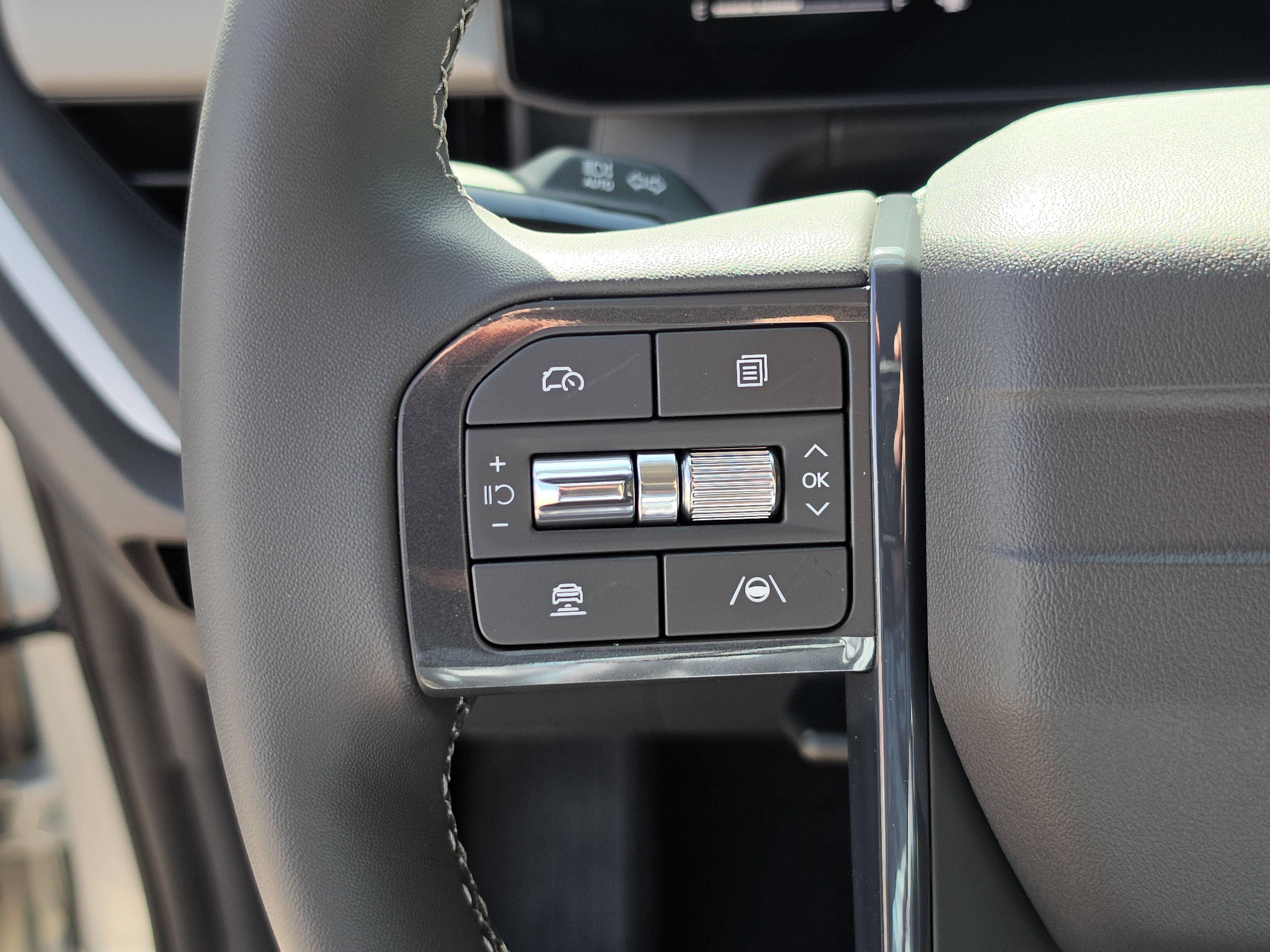 New 2027 Ivory Silver Kia LX image 29