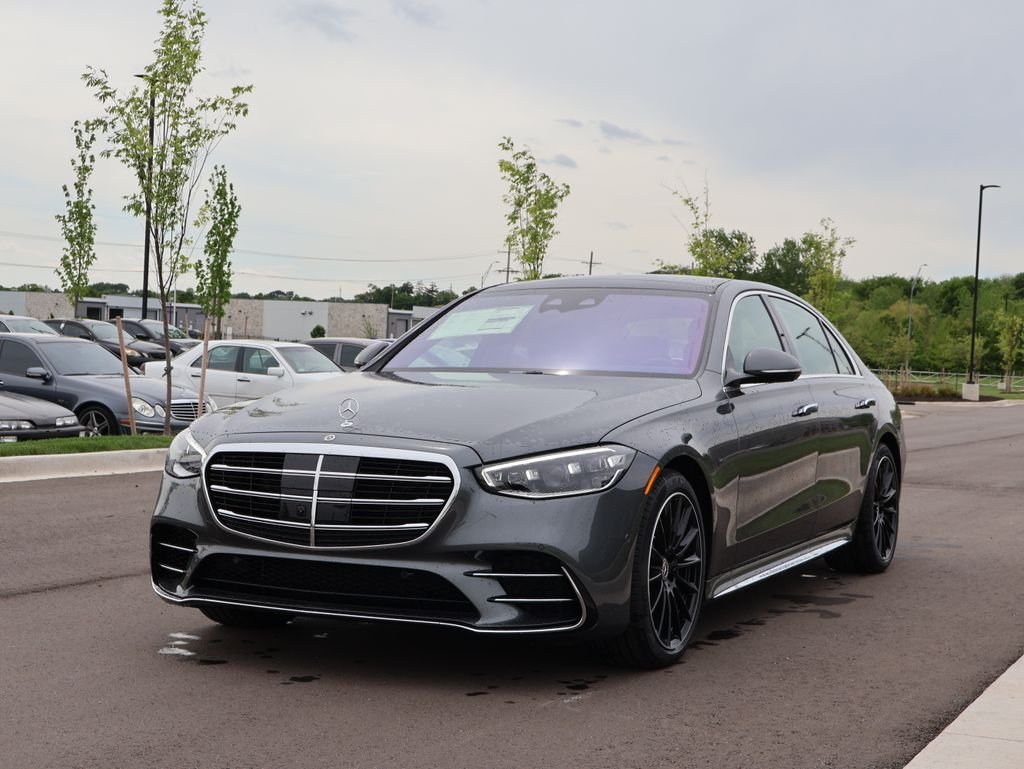 New 2026 MANUFAKTUR Graphite Metallic Mercedes-Benz S 580 image 3
