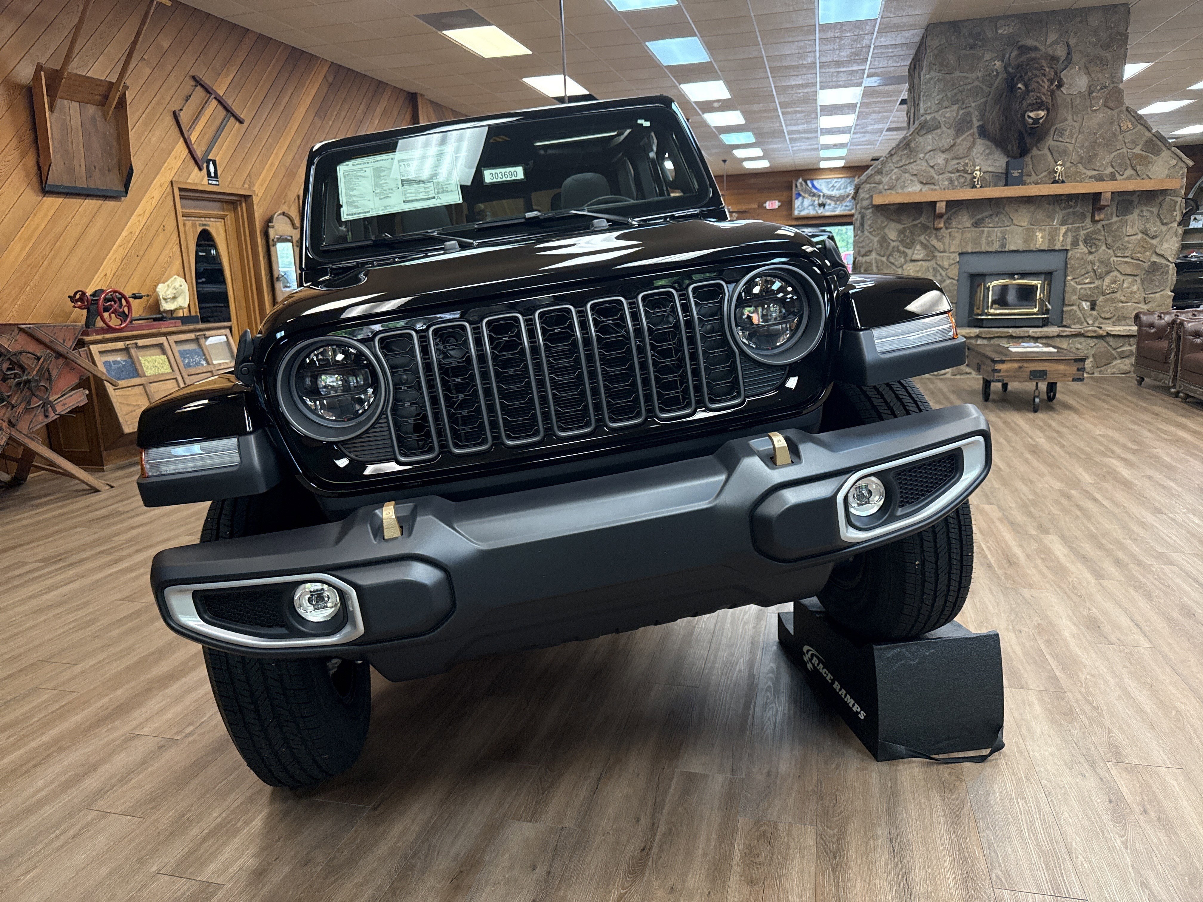 New 2026 Black Clear-Coat Exterior Paint Jeep 85th Anniversary Edition image 2