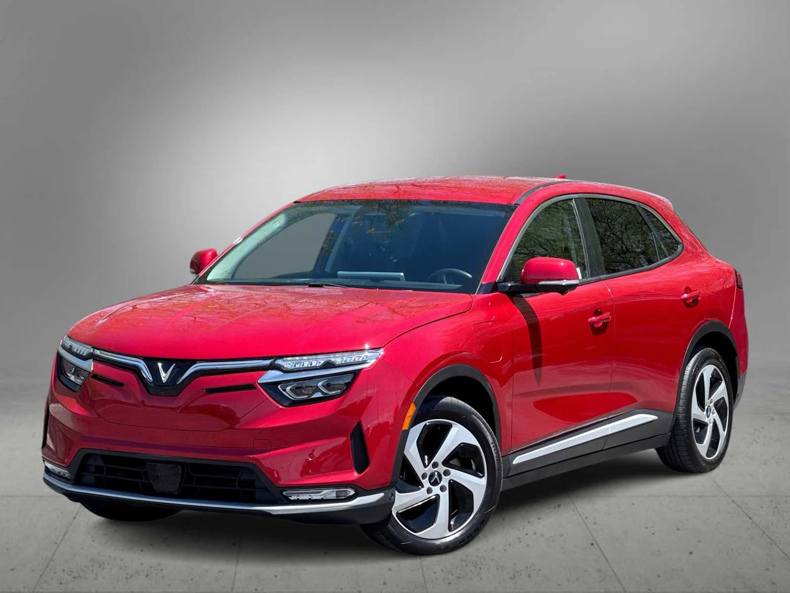 2024 VinFast VF 8 VF 8 Eco Standard Range's photo