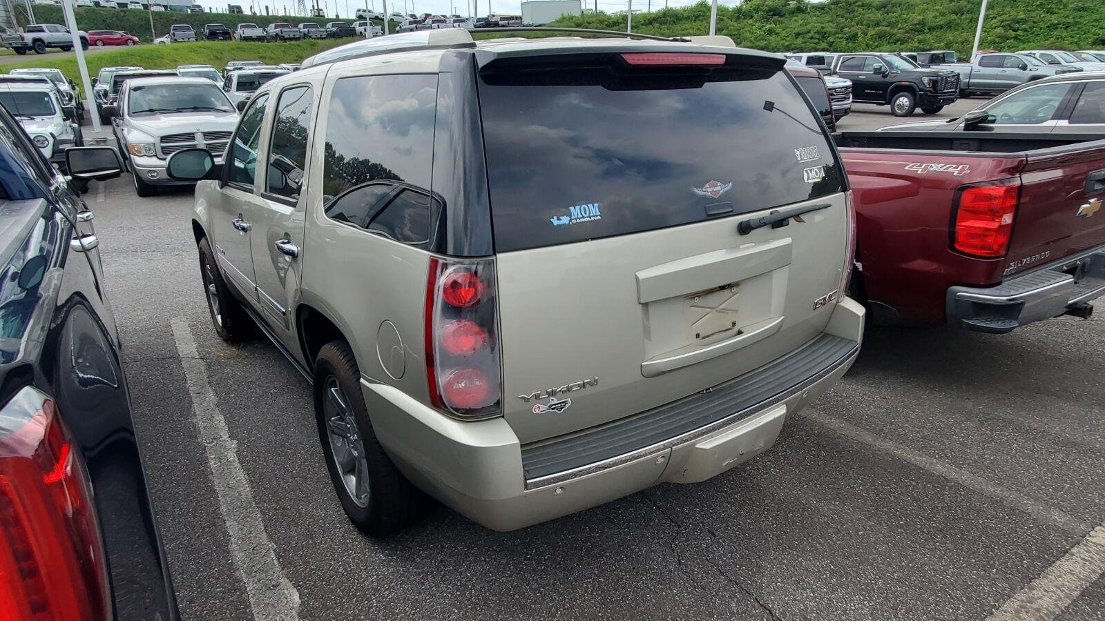 Used 2013 CHAMPAGNE SILVER METALLIC GMC Denali image 9