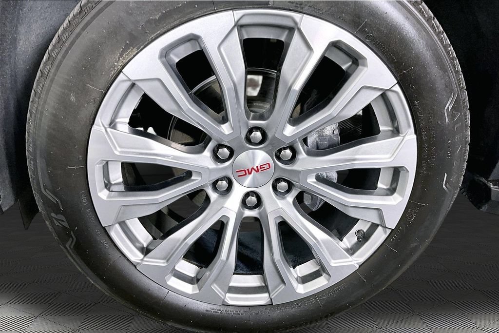 2024 GMC Yukon Denali - Photo 33