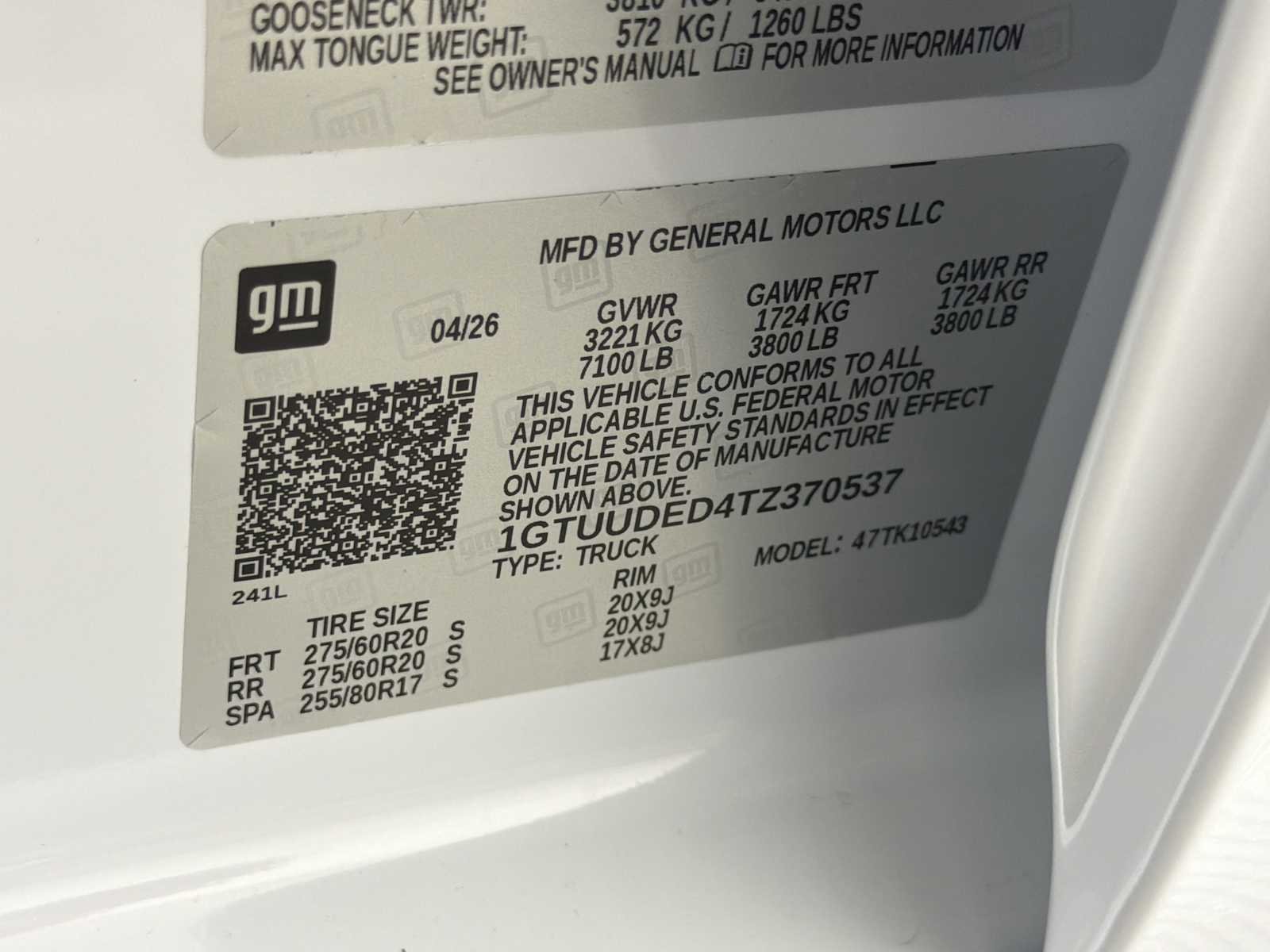 New 2026 Glacier White Tricoat GMC SLT image 30