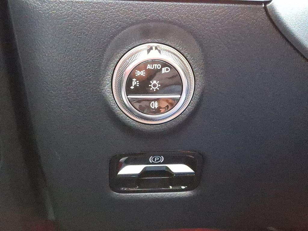 2025 Mercedes-Benz C-Class Sedan C 300 - Photo 24