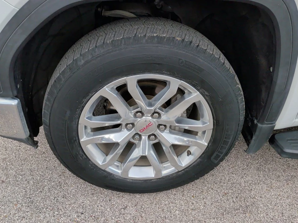 Used 2019 White GMC SLT image 51