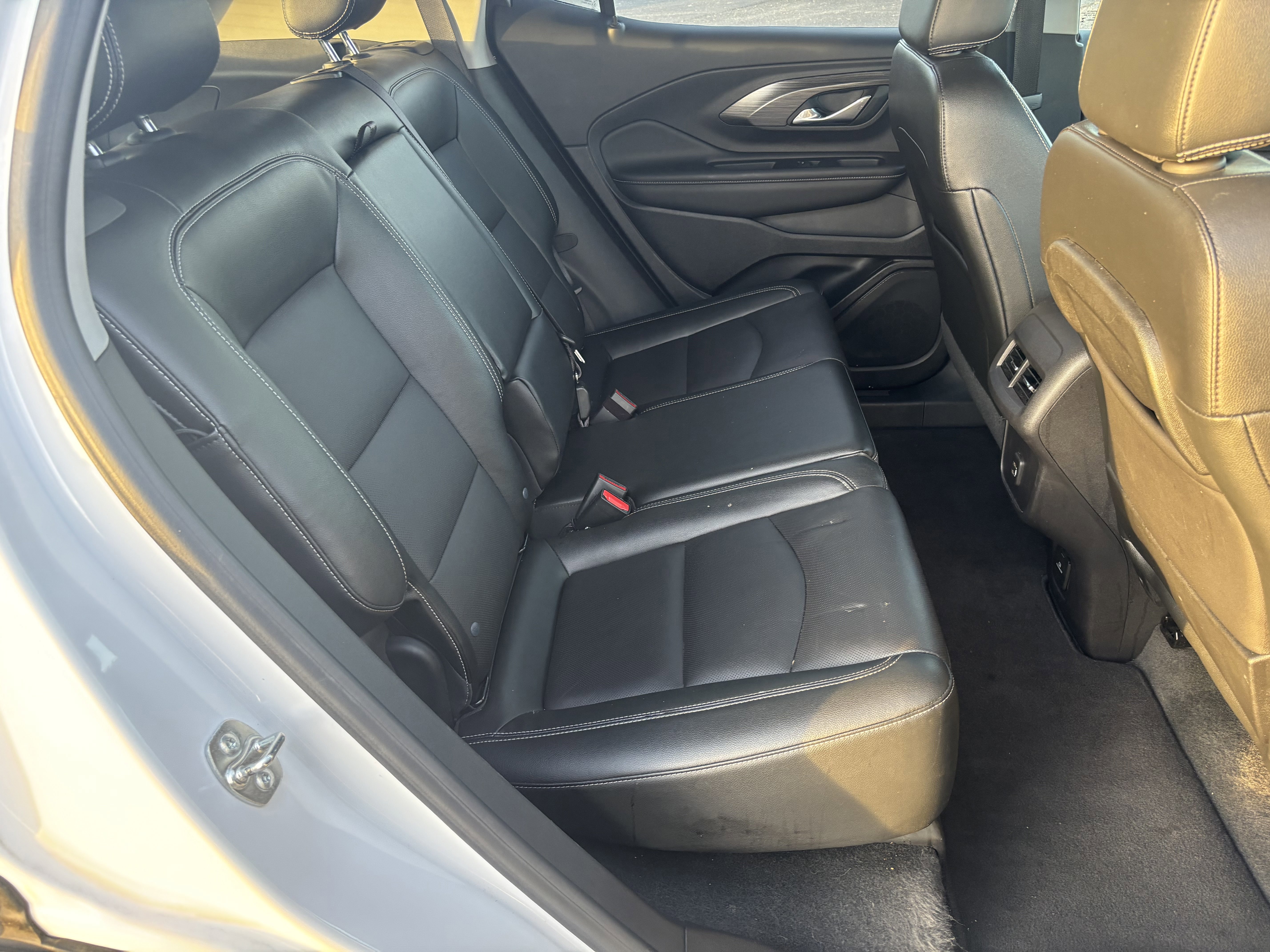 Used 2024 Summit White GMC SLT image 24