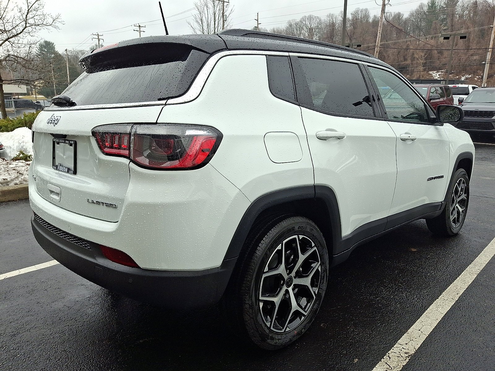 New 2026 Bright White Clear-Coat Exterior Paint Jeep Limited image 3