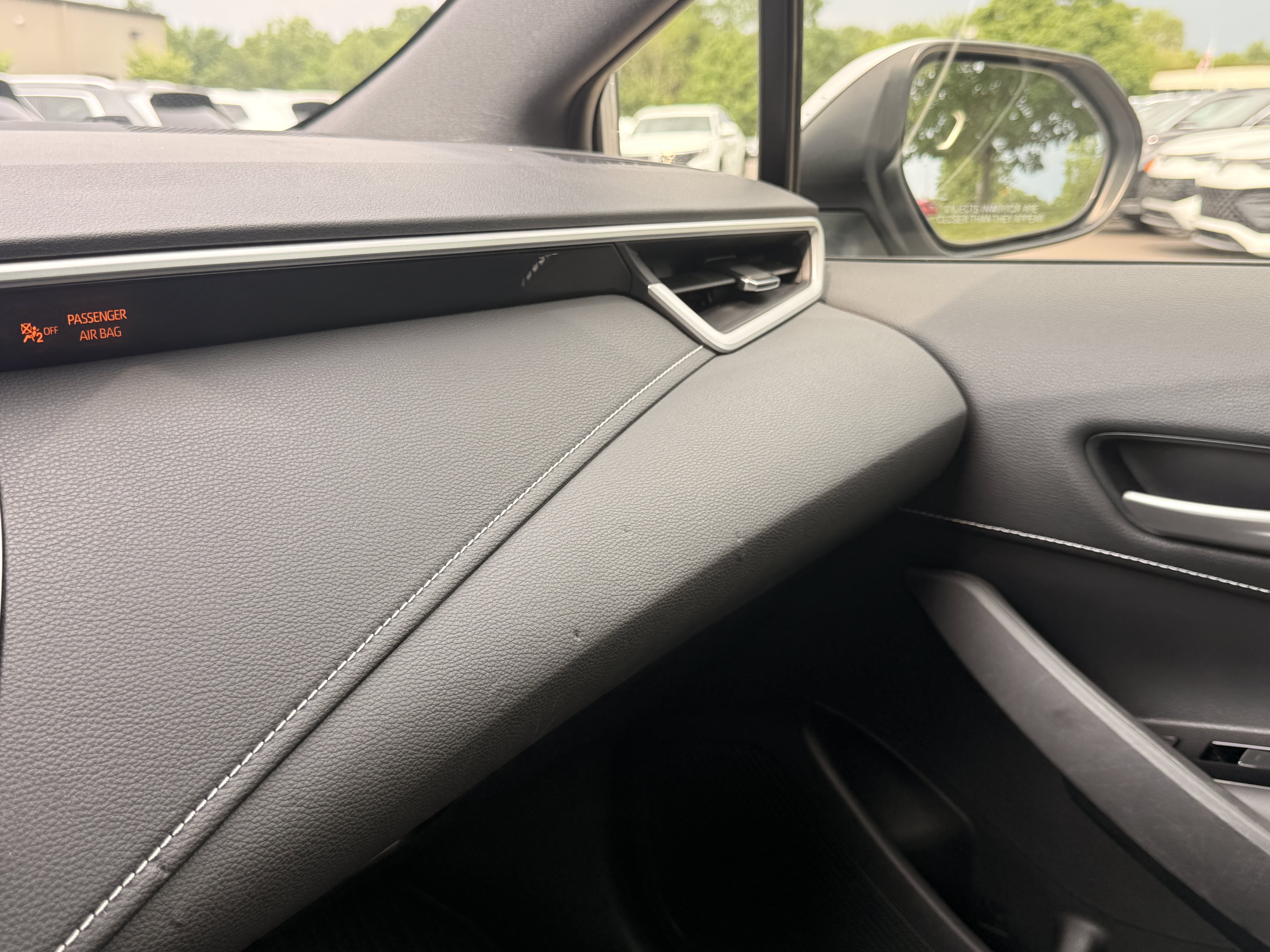 Used 2020  Toyota  image 28