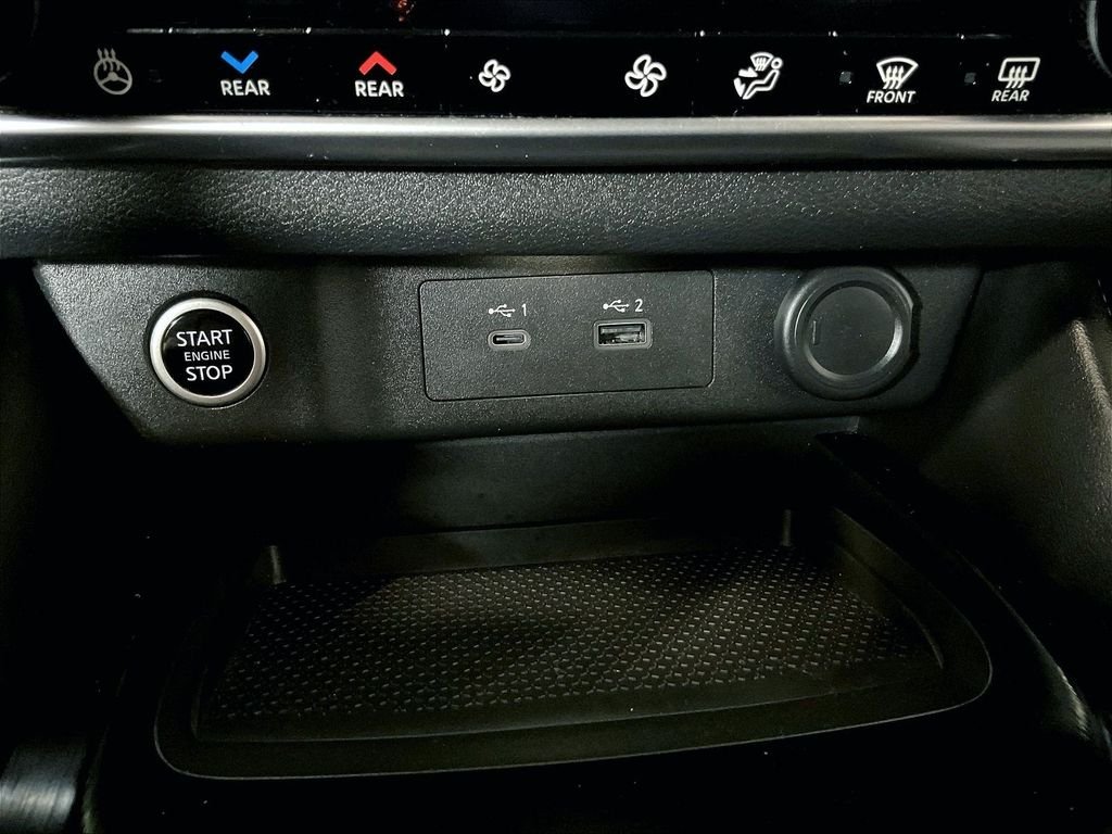 Used 2021 Gray Nissan SL image 27