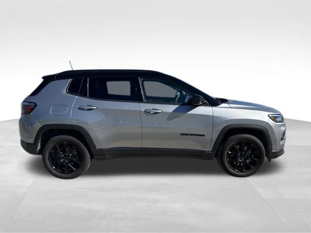 Used 2024 Silver Jeep Latitude image 2