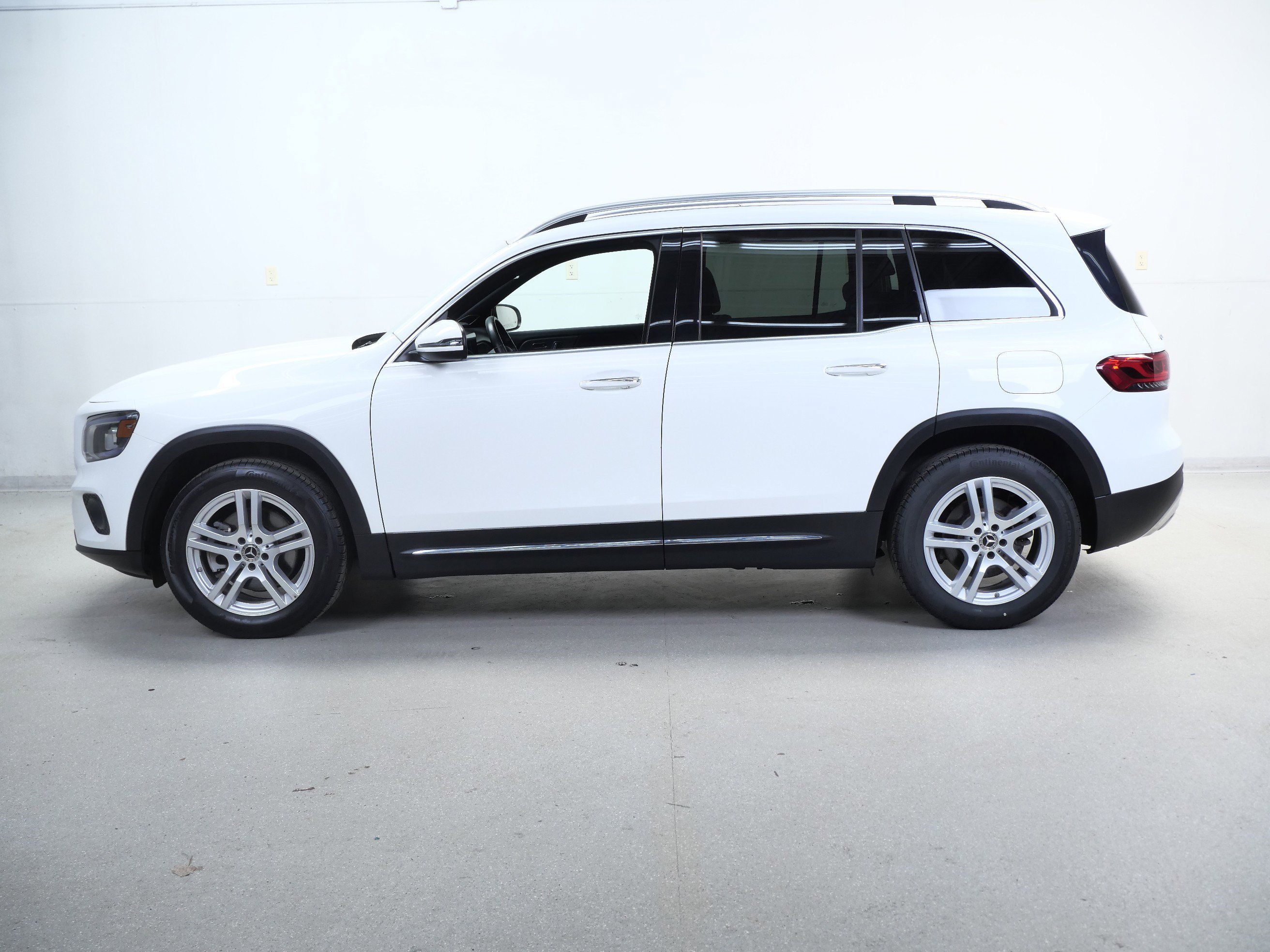 Certified Used 2021 Polar White Mercedes-Benz GLB 250 image 10