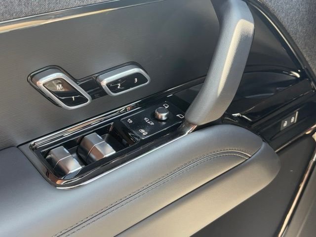New 2026 Fuji White Land Rover Dynamic SE image 12