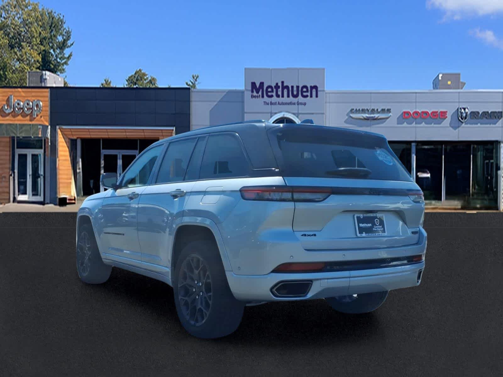 Used 2025 Silver Zynith Jeep Summit image 5