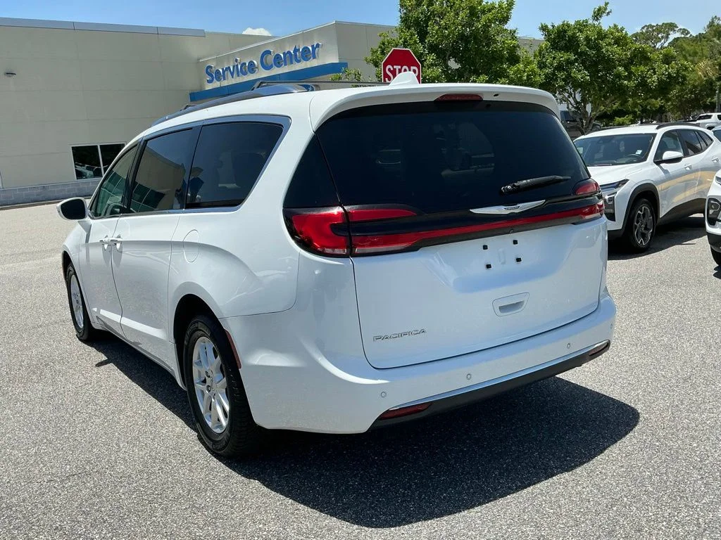 Used 2021 White Chrysler Touring L image 4