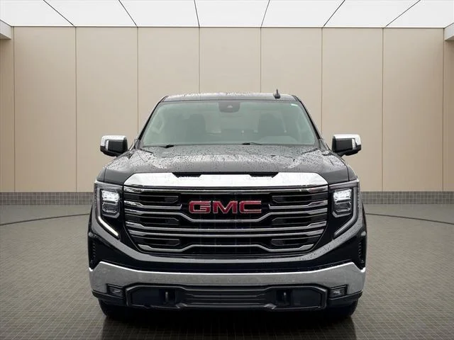 Used 2024 Black GMC SLT image 25