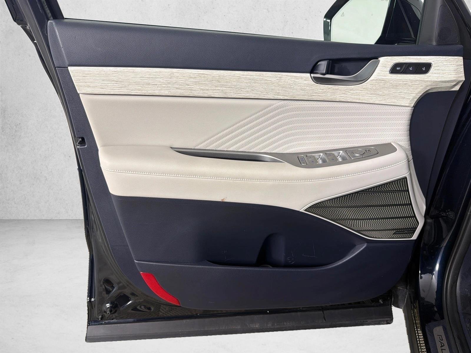 Used 2023 Moonlight Cloud Hyundai Calligraphy image 12