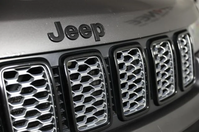 Used 2020 Gray Jeep Altitude image 26
