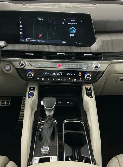 Used 2024 White Kia SX image 18