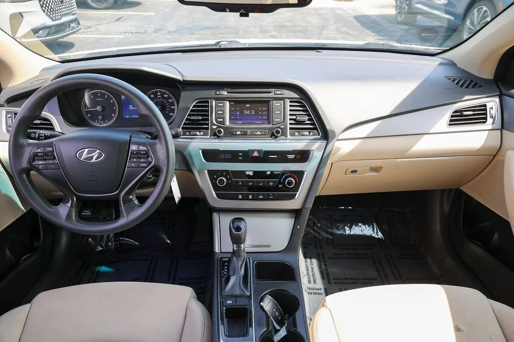 Used 2015 White Hyundai SE image 6