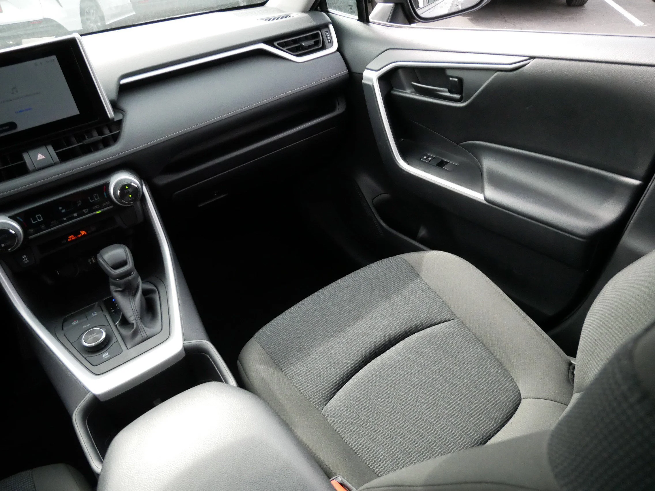 2025 Toyota RAV4 LE - Photo 11