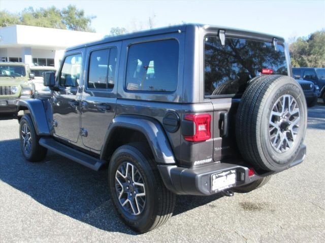 New 2026 Granite Crystal Metallic Clear-Coat Exterior Paint Jeep Sahara image 4