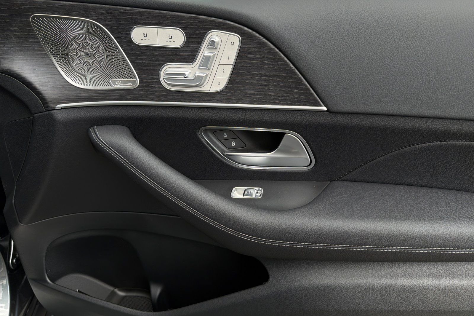 New 2026 Selenite Grey Metallic Mercedes-Benz GLS 450 image 33