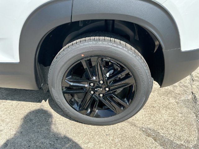 New 2026 Summit White Chevrolet LT image 46