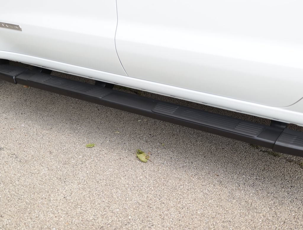 Used 2025 Summit White GMC Elevation image 37
