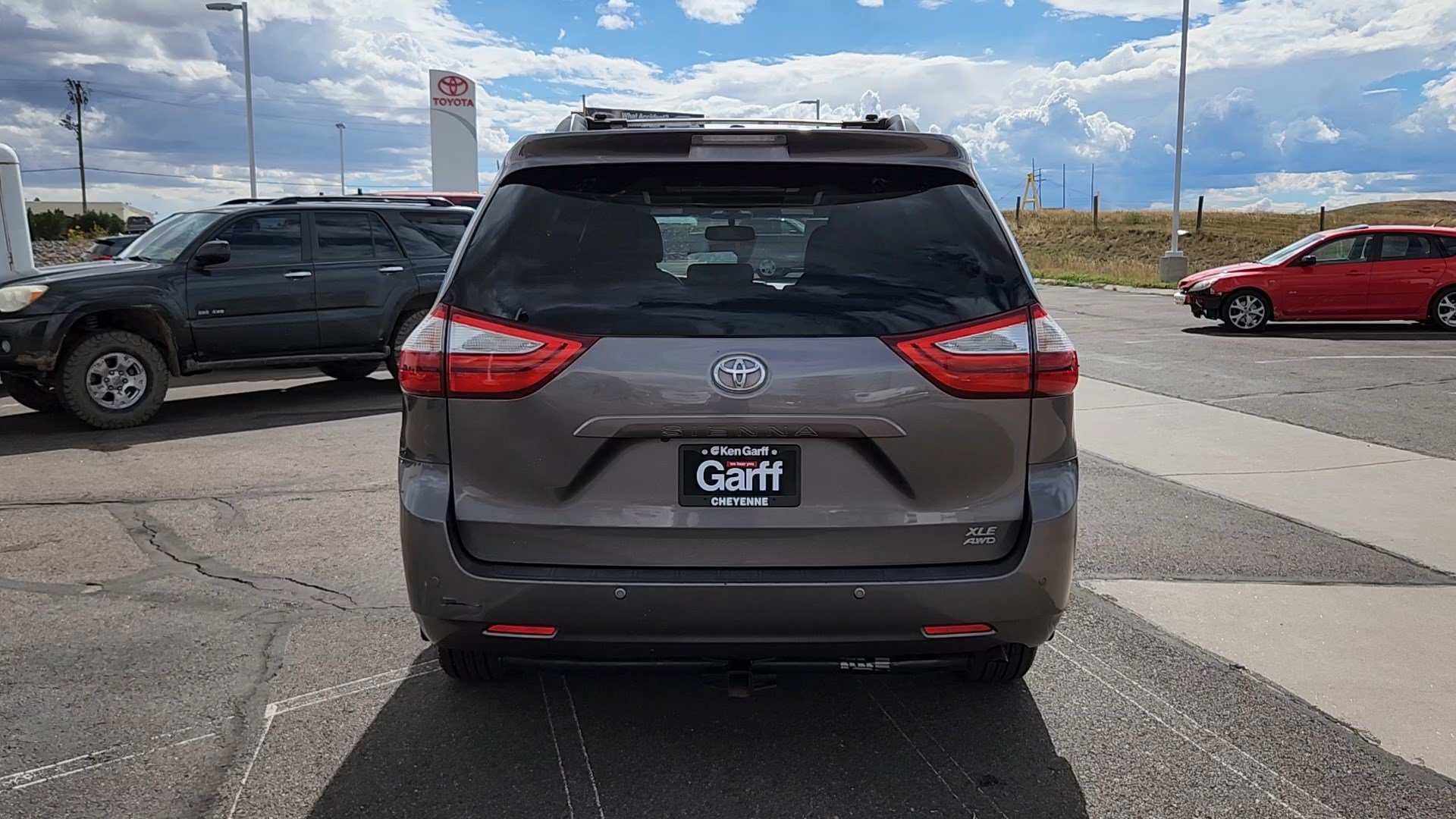 Used 2016 Predawn Gray Mica Toyota XLE Premium image 22
