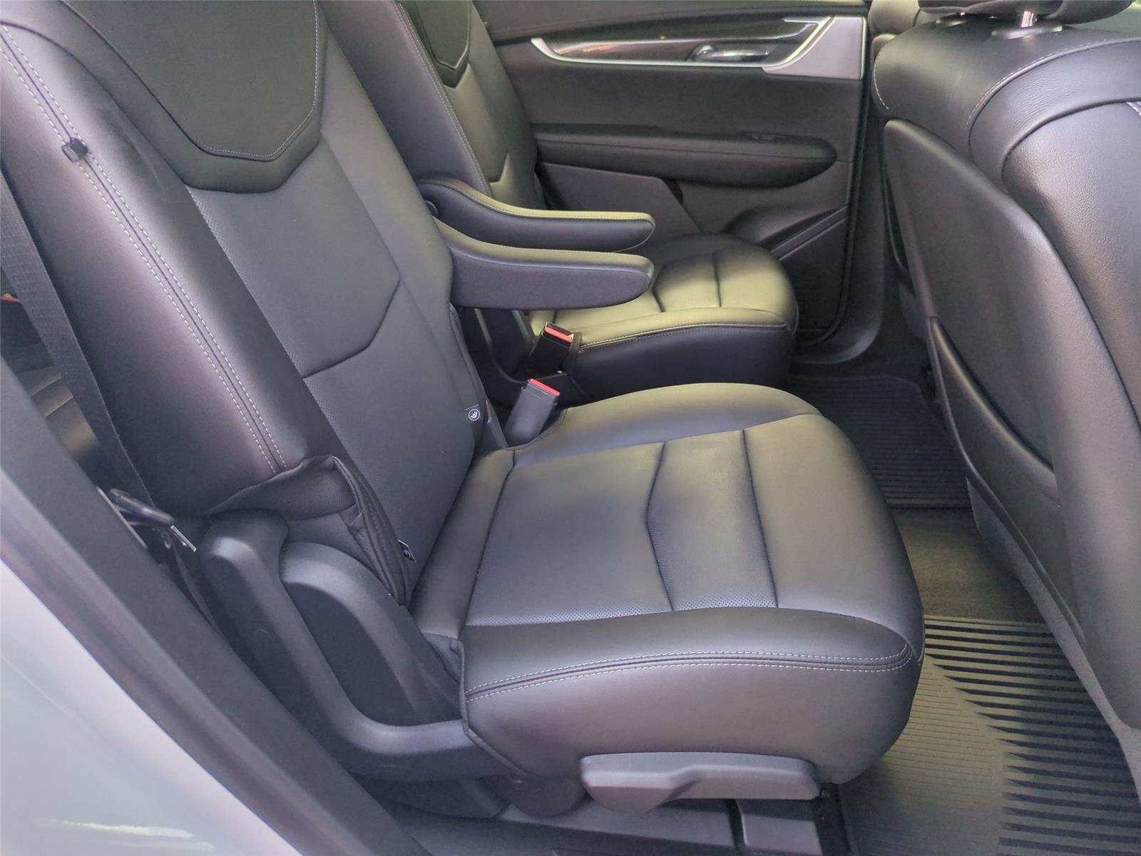 Used 2022 Crystal White Tricoat Cadillac Sport image 37