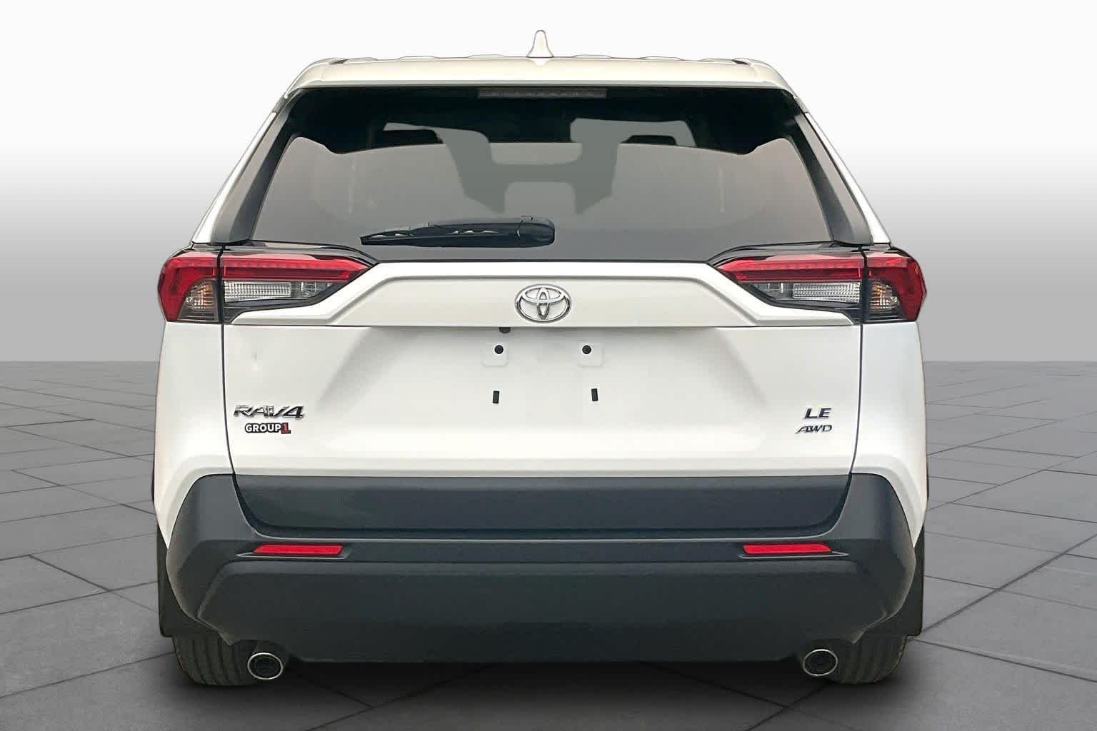 Used 2023 Ice Cap Toyota LE image 5