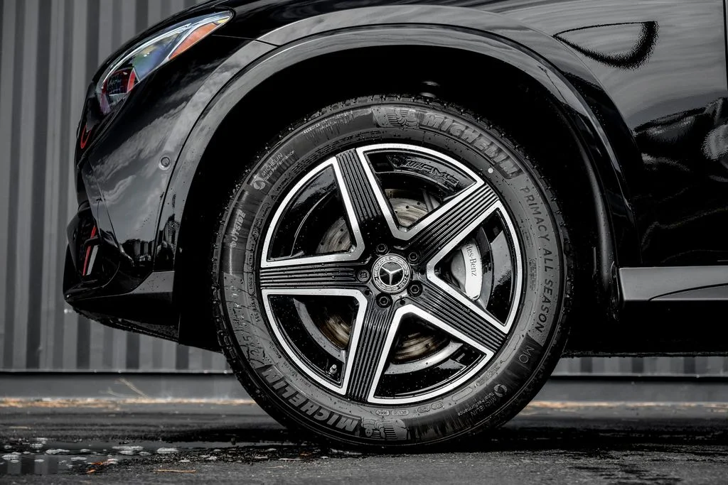 New 2027 Black Mercedes-Benz GLC 300 image 4
