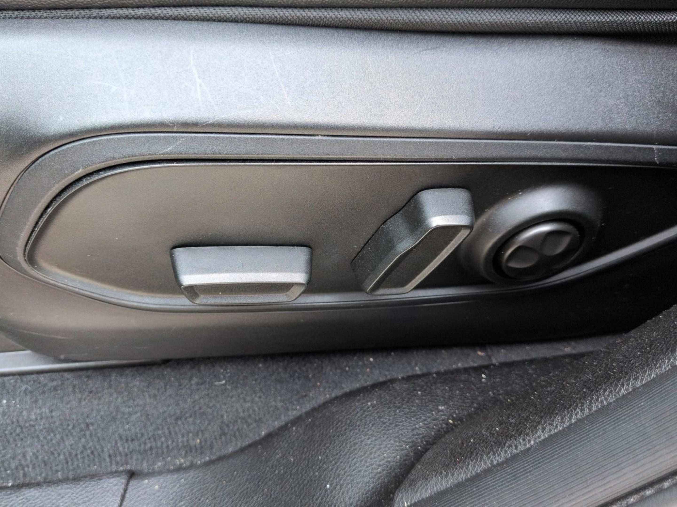 Used 2024 Baltic Gray Metallic Clearcoat Jeep Altitude image 19