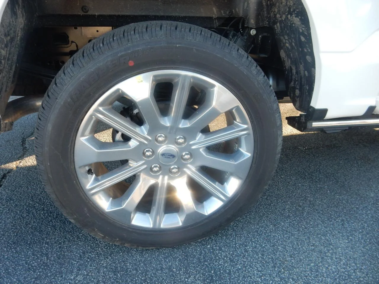 New 2023 Pearl White Ford LIMITED 4WD SUPERCREW 5.5 image 9