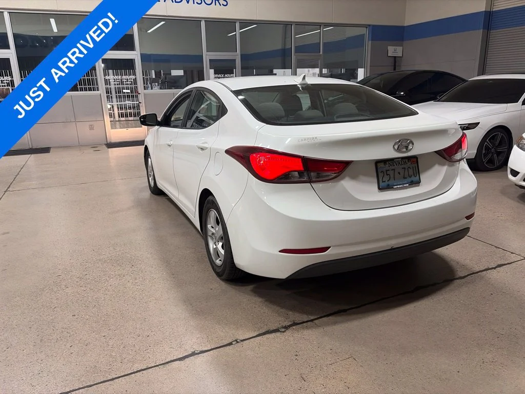 Used 2014 Pearl White Hyundai SE image 4