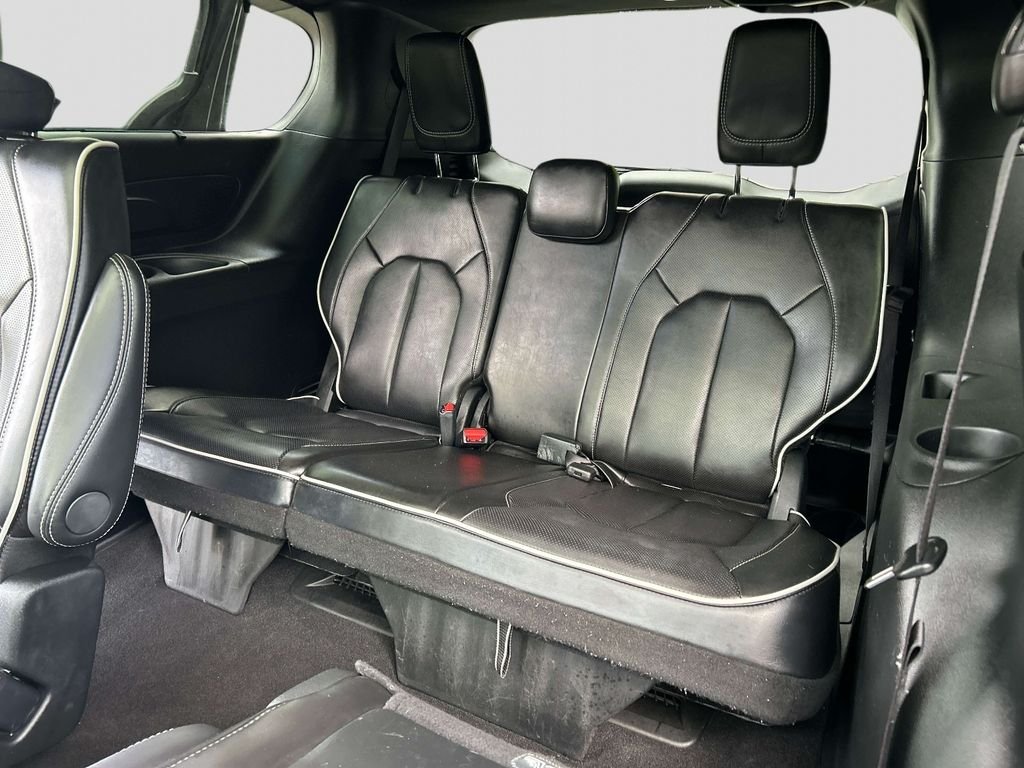 Used 2025 Black Chrysler Limited image 11