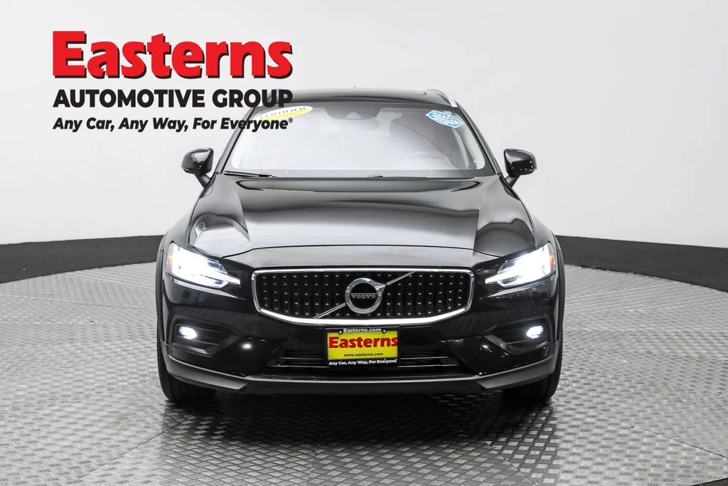 Used 2022 Black Volvo T5 image 2