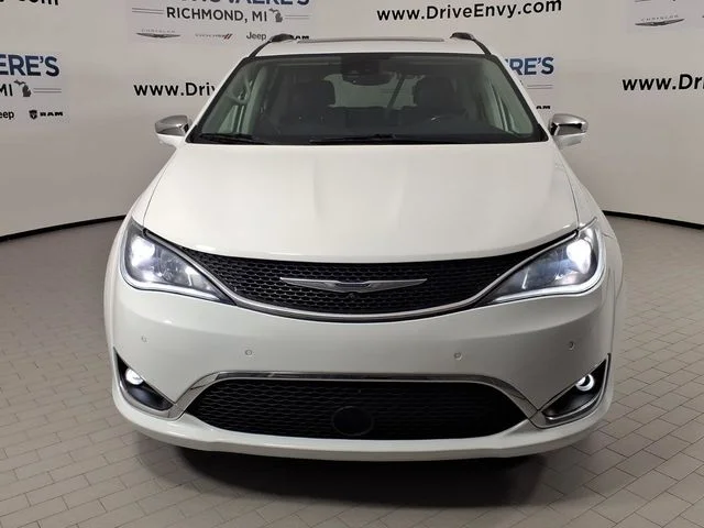 Used 2019 Chrysler Pacifica Limited with VIN 2C4RC1GG9KR587699 for sale in Richmond, MI