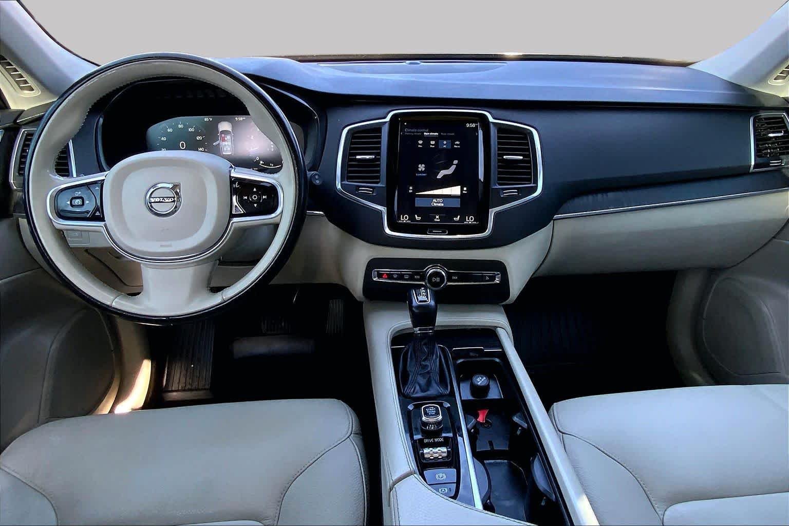 Used 2020 Onyx Black Metallic Volvo Momentum image 17