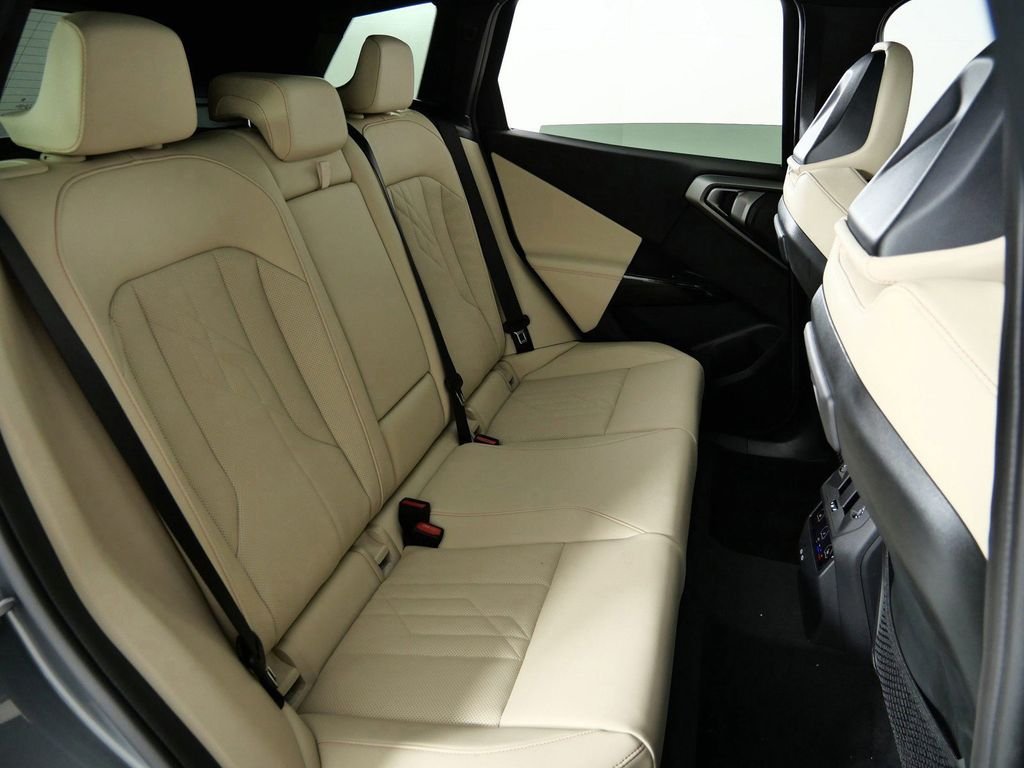 Used 2026 Skyscraper Grey Metallic BMW 30 xDrive image 27