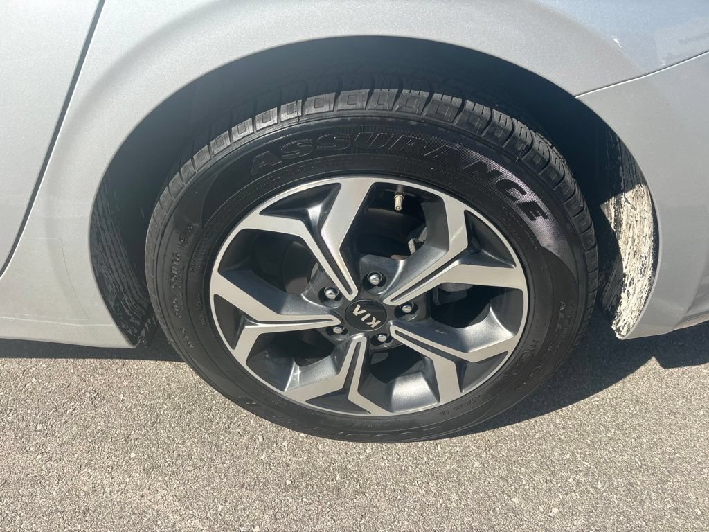Used 2019 Silky Silver Kia LXS image 16