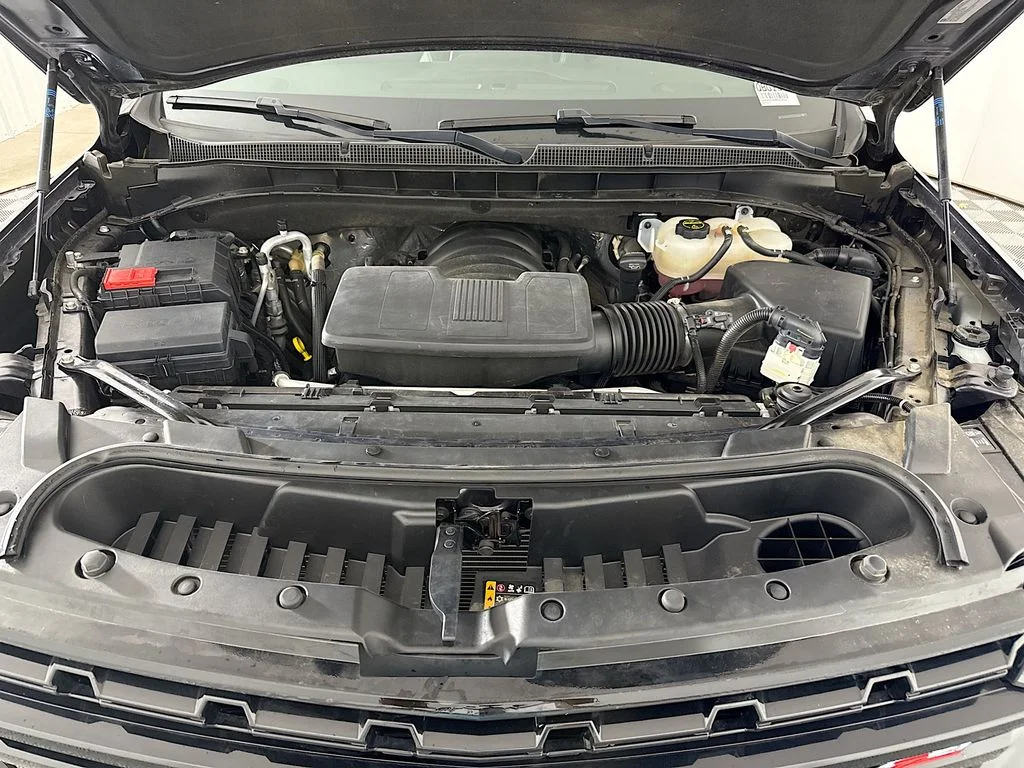Used 2024 Gray Chevrolet Z71 image 31